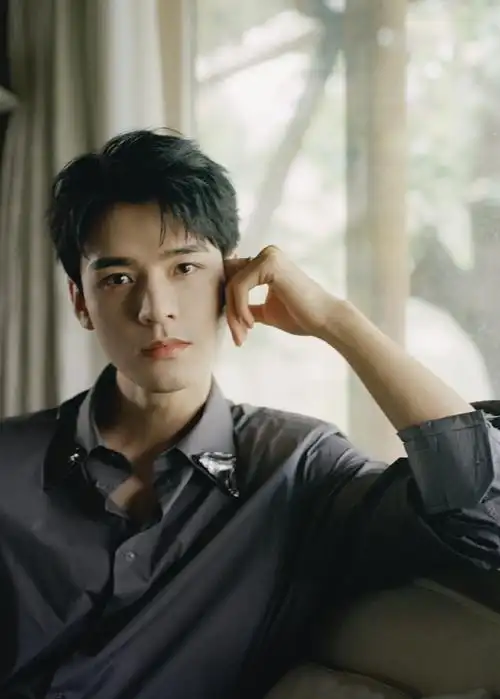 龚俊夏日男友风大片##龚俊宽肩细腰好嘶哈