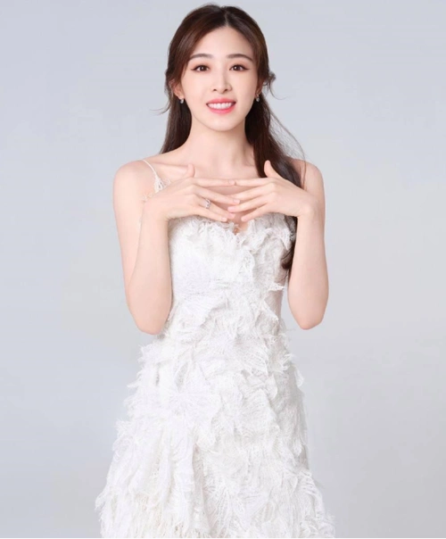 《超级女声》的舞台上脱颖而出,到成为影视圈内备受瞩目的明星,张含韵