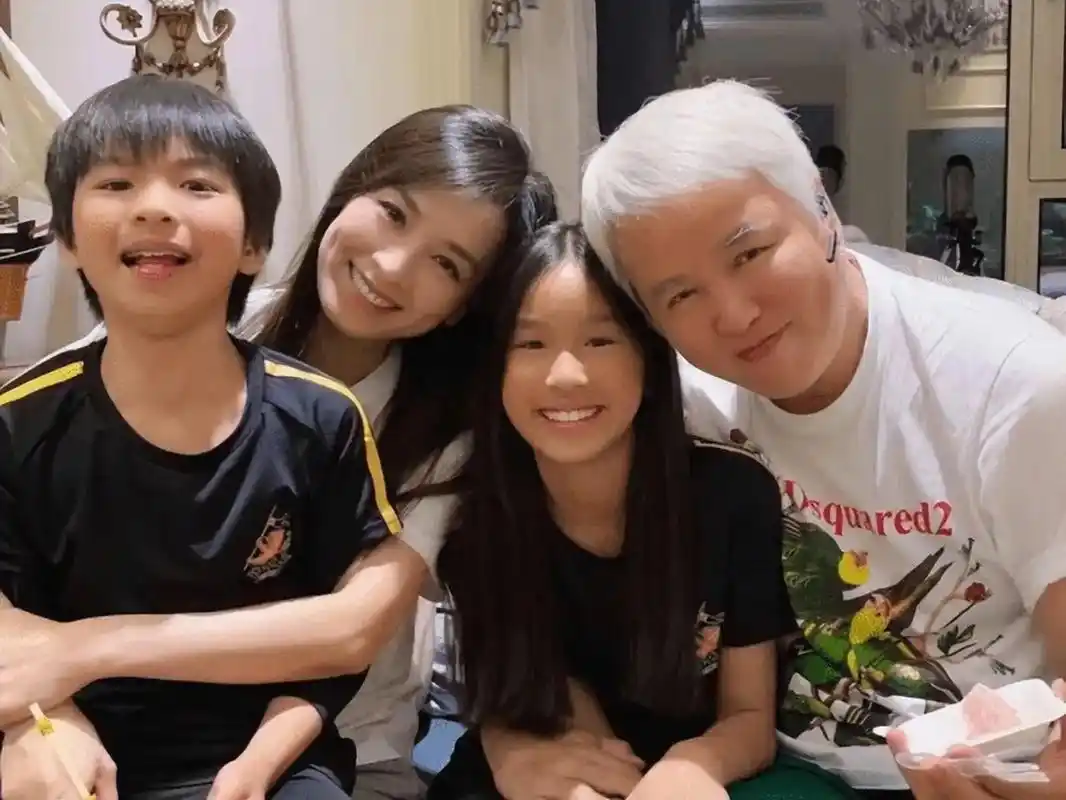 张庭大女儿林家菱晒热舞近照 小秀蛮腰长相似母亲