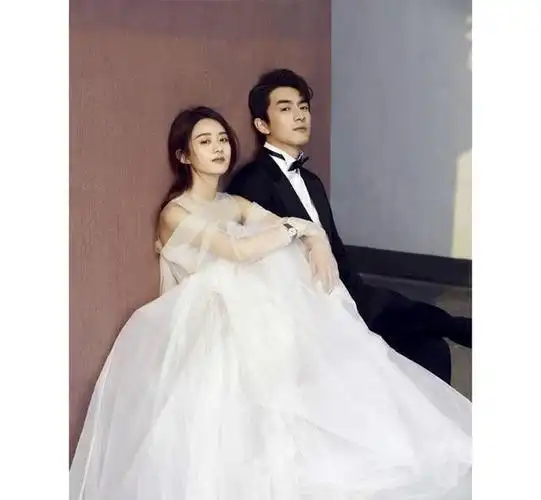 现在赵丽颖和冯绍峰虽然已领证,生子,但两人的婚礼还没有举办,粉丝们