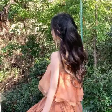 气质文静的优雅文艺森系女生头像