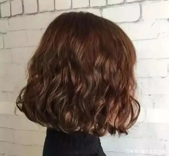 波波头搭配规则的纹理卷,这样的美我喜