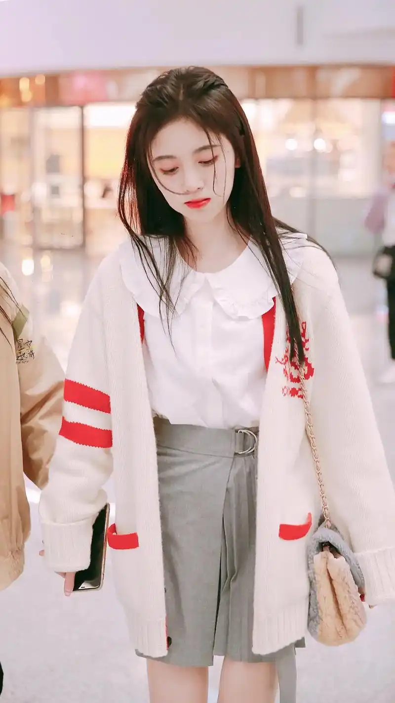 机场穿搭#鞠婧祎 #沈夏曦 #奈鞠ya  - 抖音