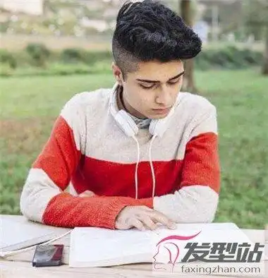 高中生发型男两边短帅气阳光让青春更闪耀