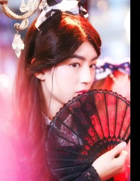 有种以假乱真就叫王俊凯穿裙子,看到他膝盖,导演:这确定能播?