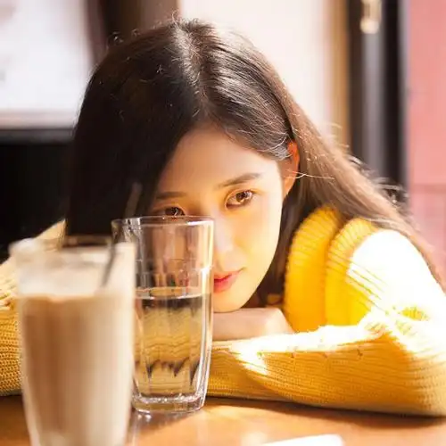 你是午夜误点的乘客 weibo:@沈青以 女生头像 森系 清新 文艺