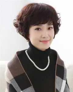 中年女人烫什么发型好看中年女人烫发图片