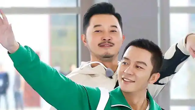 沙溢李晨射箭老天才?才练几圈沙溢就射到了十环