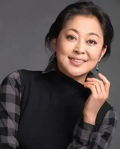 倪萍有一年在台庆大会上,读到一封信,信中说,倪萍,我很讨厌你