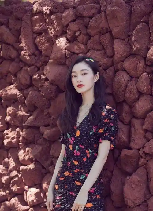 身高168的宋轶小姐姐体重只有98斤,白皙的皮肤让她看起来更有少女感!