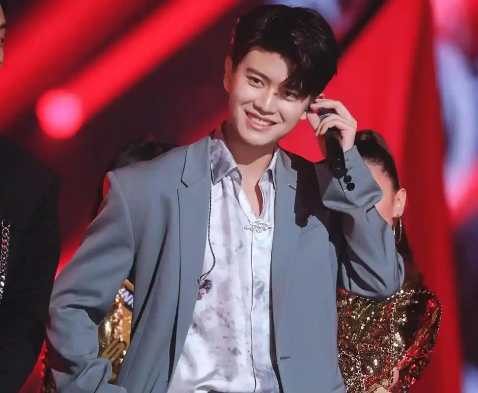 任嘉伦被指控"婚内出轨",但他方已否认.