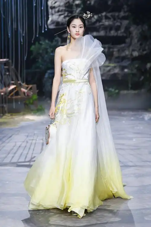 熊英盖娅传说2022春夏系列乾坤方仪发布会在京举行