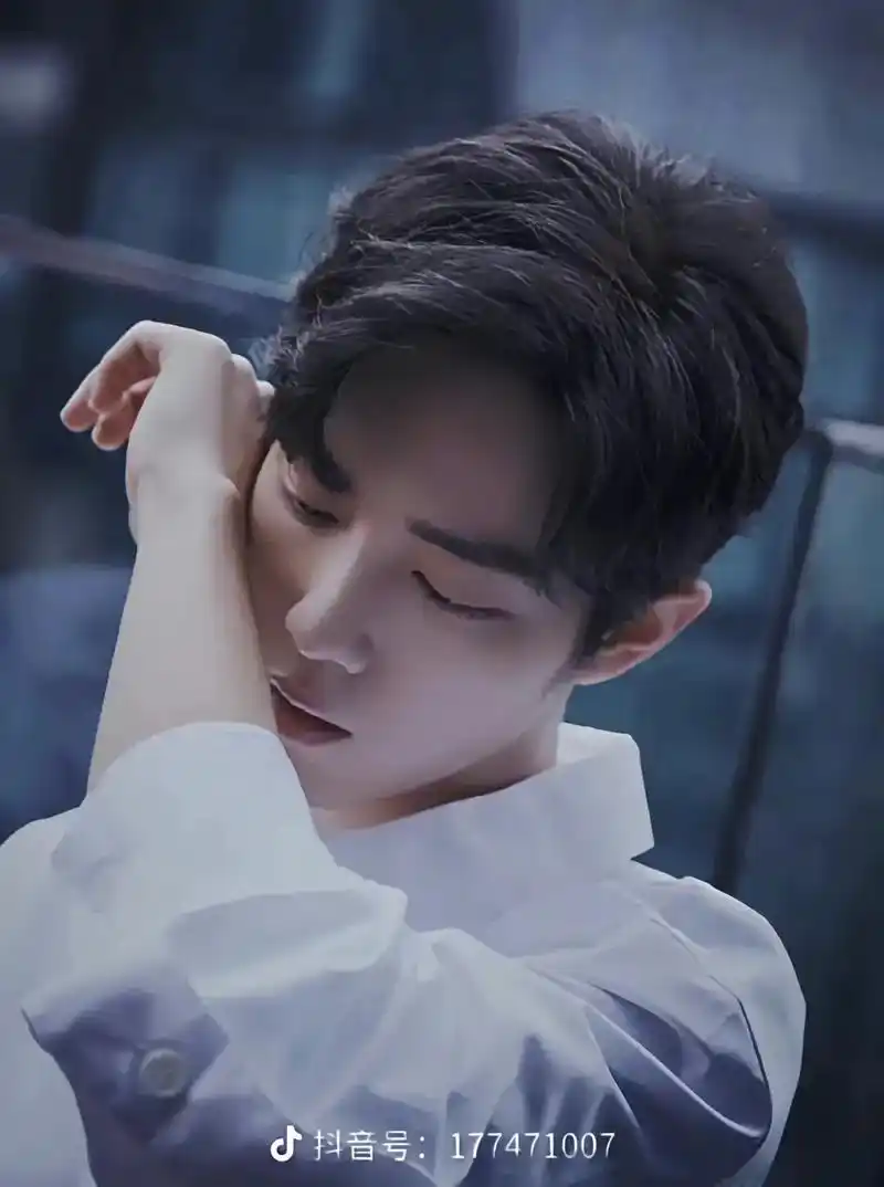 最帅男神 白衬衣战太可了@肖战 - 抖音