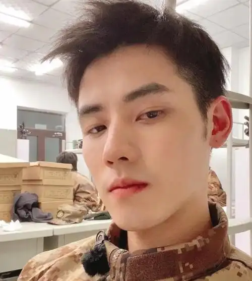 原创25岁男偶像任豪又任性发言引发争议后删文