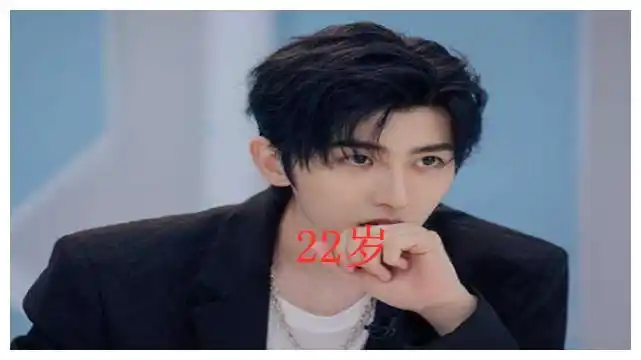 有种优秀叫选秀发起人年龄,宋茜33岁,张艺兴27岁,而他只有22岁