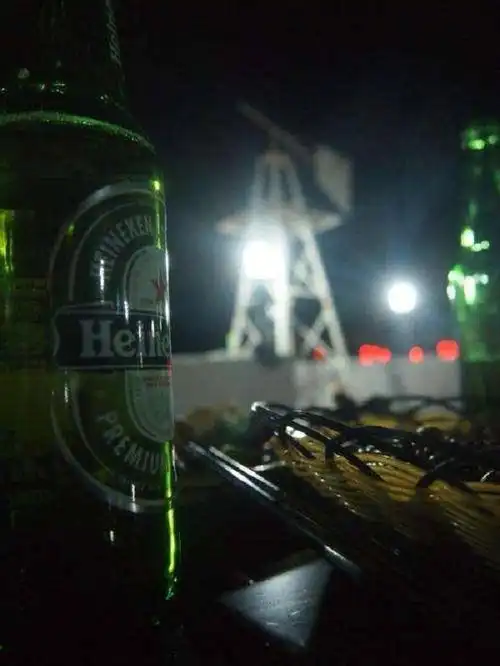 在走之前,民警还专门叮嘱何女士千万不能再一个人出去喝酒,再者现在