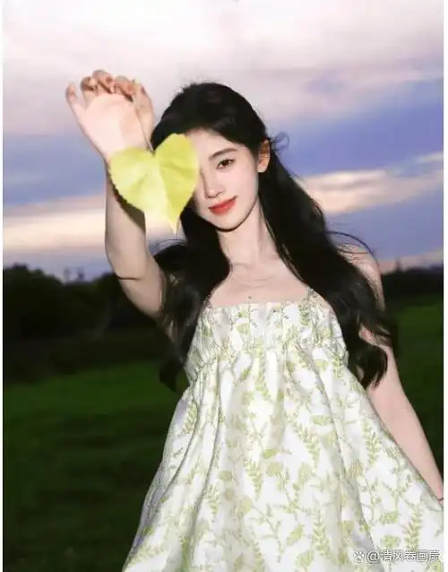 鞠婧祎夏日青草味穿搭,甜美时尚,氛围感满满