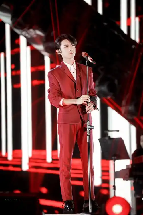 易烊千玺 湖南卫视跨年演唱会