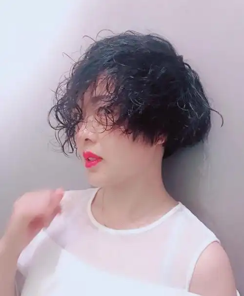 泰迪卷烫发洋气又时髦,烫发图片,发型图片