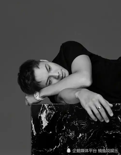 陈伟霆不愧是时尚宠儿!拍写真尽显男友力,黑白大片好有高级感