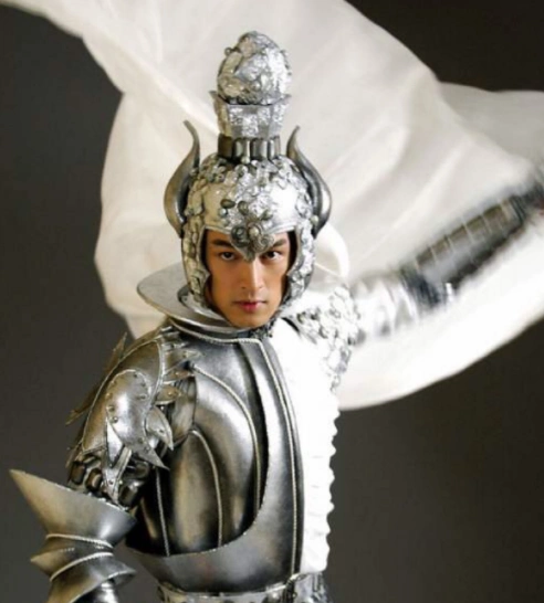 也是丝毫不减当年的风采,就是不知道胡歌什么时候能再现飞蓬将军呢?