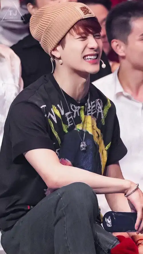 王嘉尔怎么样都好看十五戴毛线帽最帅的明星