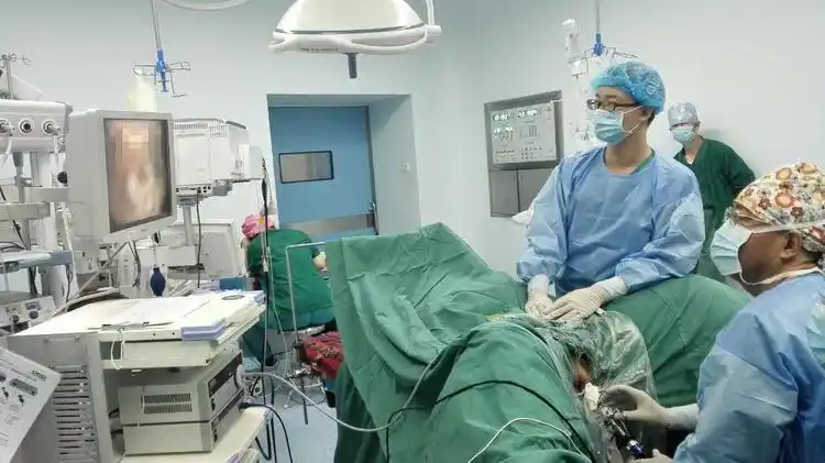 我院泌尿外科二病区成功完成一例尿道镜下尿道会师术