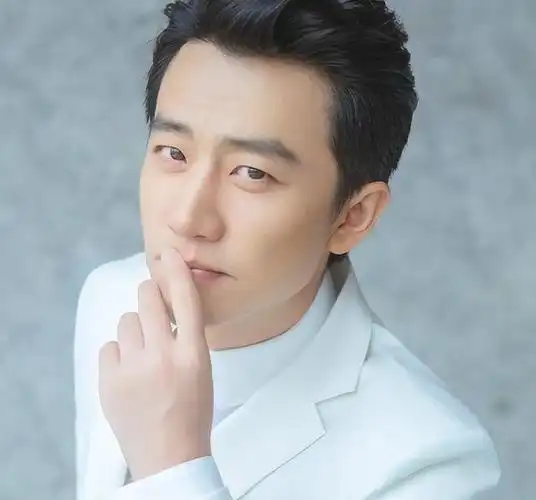 38岁的黄轩,已经走上了男演员的另一条大道