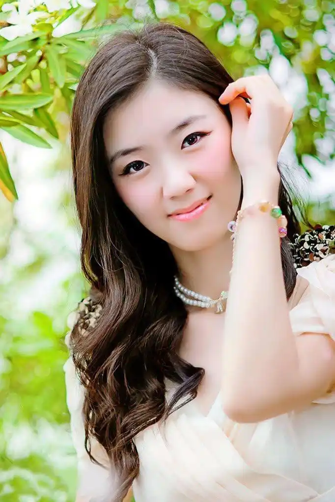 人像摄影(一个有着青春美丽的微笑姑娘)