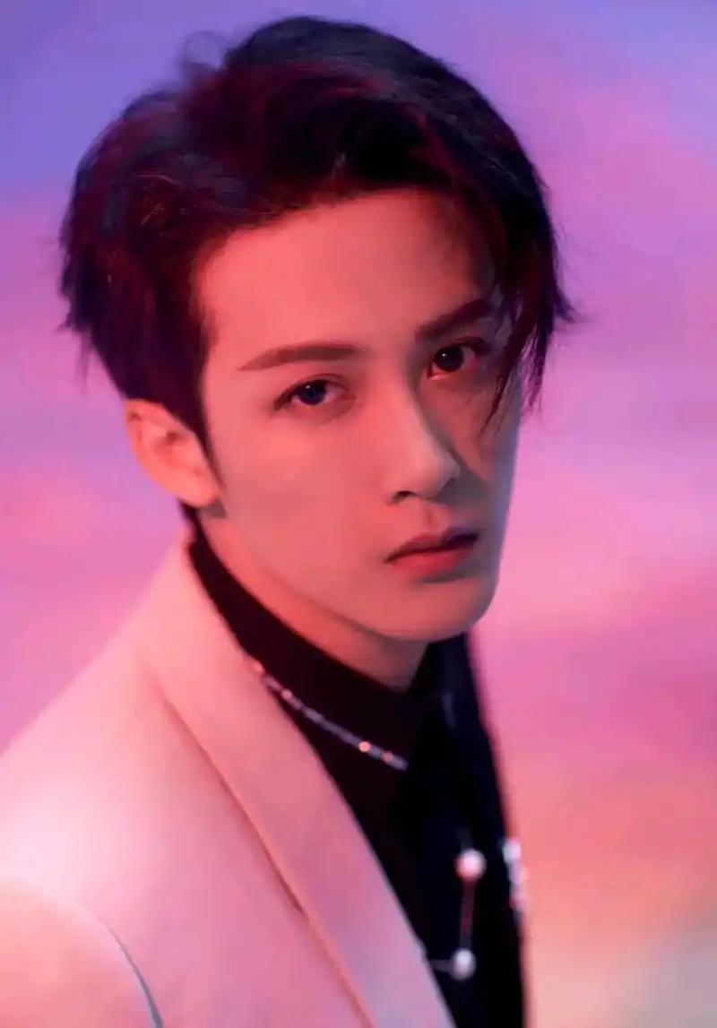 娱圈小八卦 1   檀健次官方身高174,实际上应该在170左右身高在娱乐圈