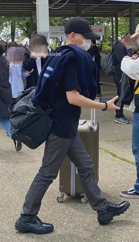 边伯贤入伍第一天,粉丝就闹乌龙,边伯贤:这是那群说爱我的人?