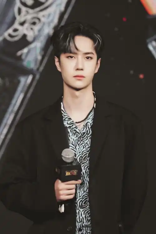 王一博植村秀见面会20201015