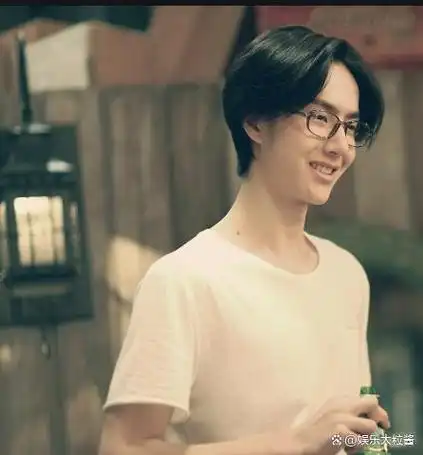 梁朝伟评价王一博只字未提演技却字字珠玑