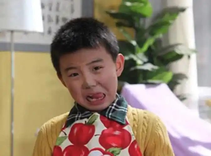 这部剧的男主就是来自外太空的蓝多多了,当时他的造型可以说是非常