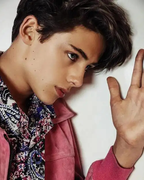 世界上最帅的男孩(被封为世界最帅的小男孩)_可可情感网