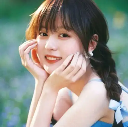 女生头像/图源快手 - 堆糖,美图壁纸兴趣社区