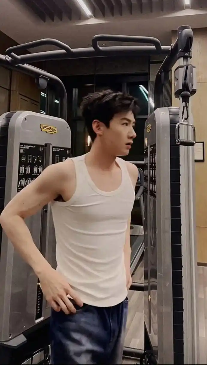 我也想要这样的身材#白敬亭# #曝白敬亭宋轶快分手了