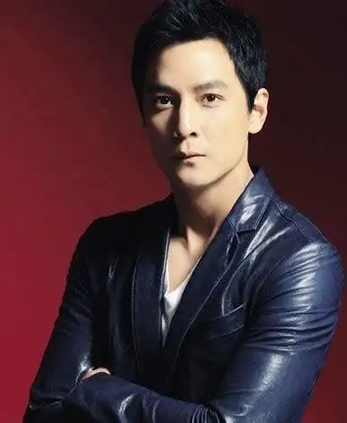 吴彦祖证件照高清吴彦祖蓝底证件照图2022已更新今日动态