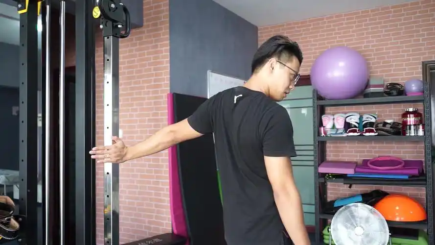 手臂酸痛,发麻?1个小练习,拉伸肱二头肌,轻松缓解肌肉酸痛