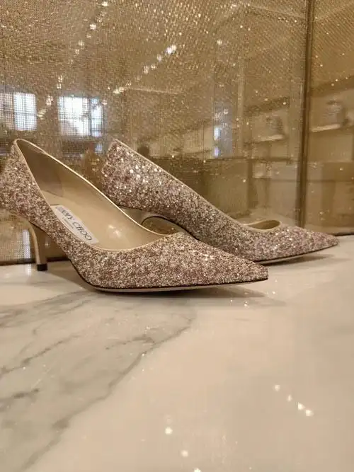 搭好看[调皮][色]#周仰杰jimmychoo  #jimmychoo打折  #jimmychoo婚鞋