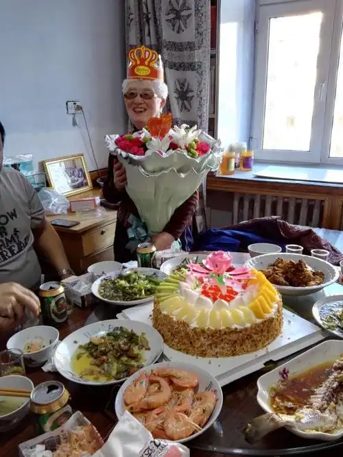 我感谢孩子们和我的徒弟每年都想着给我过生日,谢谢!