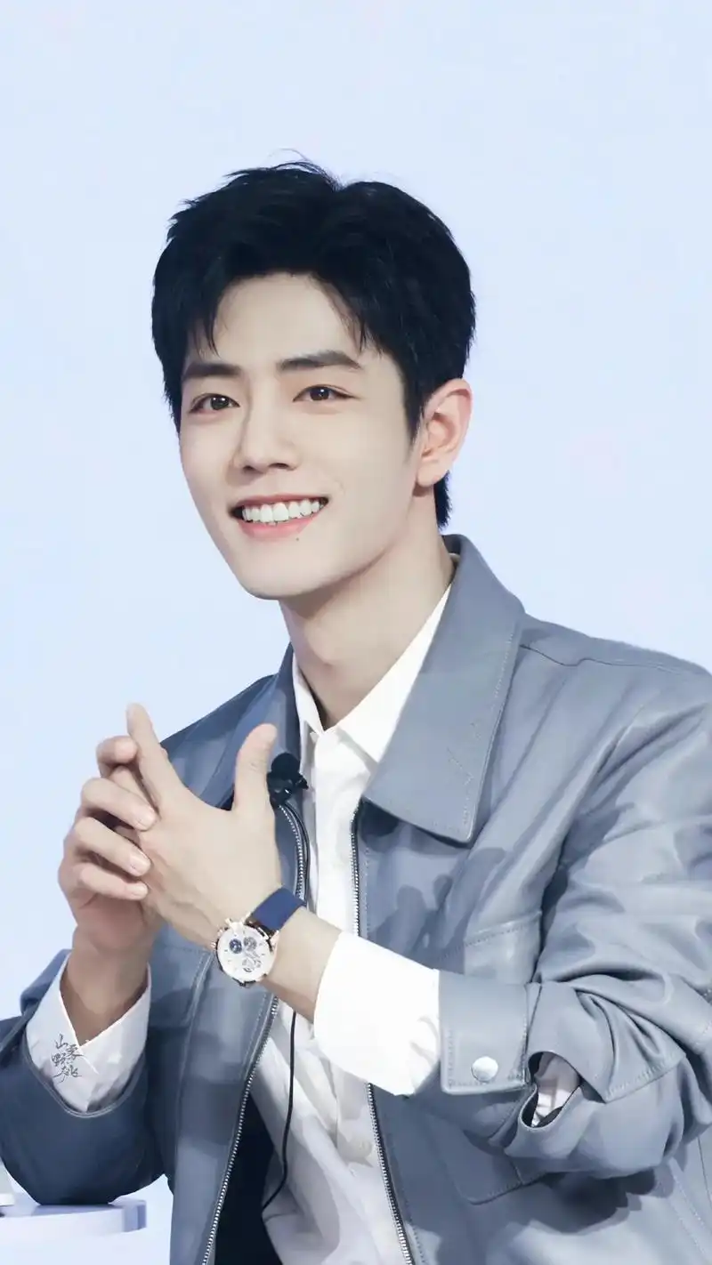 治愈系笑容 #肖战  肖战的笑容已经不足以用漂亮来形容了, - 抖音