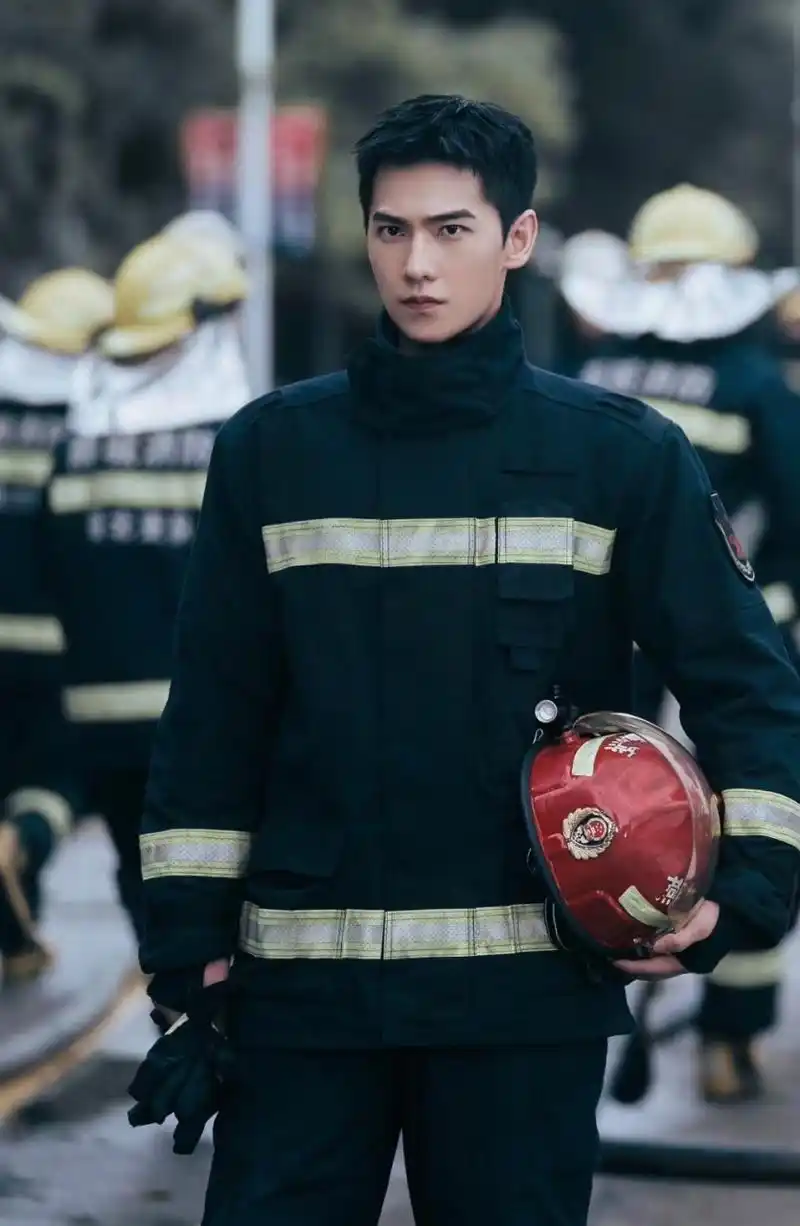 旋风少女# #杨洋# 最近杨洋主演的《我的人间烟火》引起了不少争议