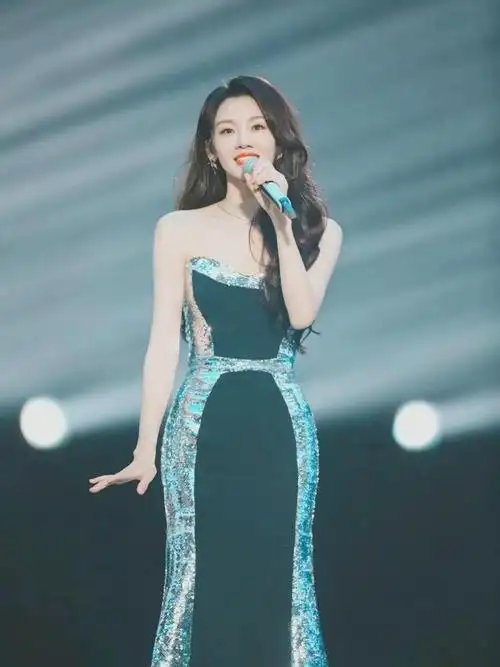 苗苗是人间清醒的,不像有的女演员为了事业错过了生孩子的最佳年龄