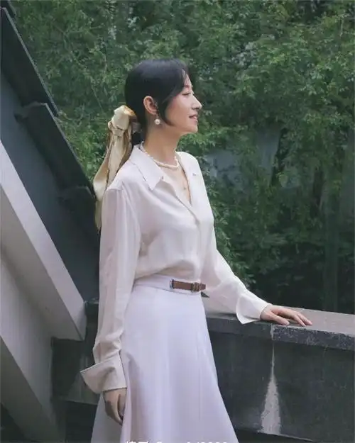 个人生活2007年,在事业的上升期,刘敏涛选择了结婚,在家相夫教子,回归