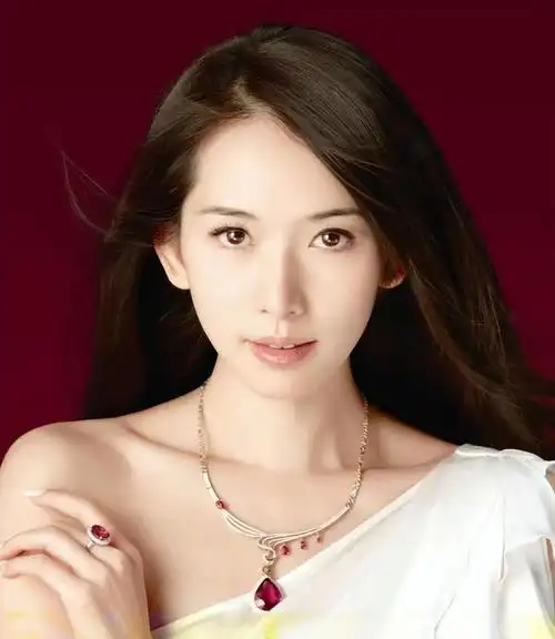 咱们就从第12名开始说起——看看下面这12位穿过和服的女明星,气质