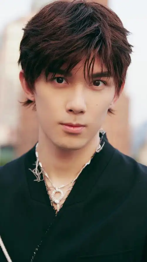 吴磊帅气时尚魅力写真