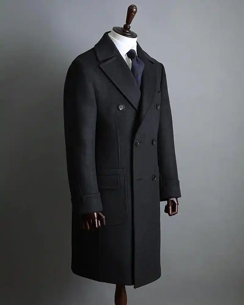 韩娱欧巴人手一件的黑色羊绒马球大衣.#piacenza 94 - 抖音