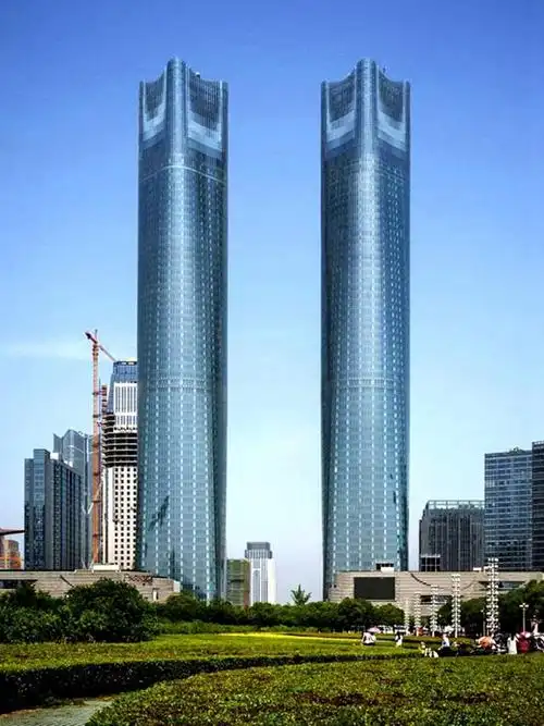 建筑高度303米,2014的封顶建成,是南昌市的标志性建筑之一,2015年其