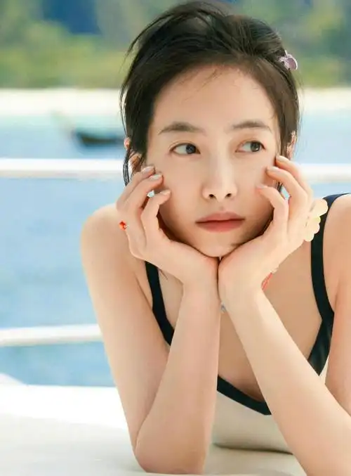 宋茜泳装性感照合集!网友:太欲了,三十多岁还能这么性感!